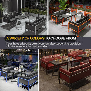 Set Tavolo e Sedie Personalizzato di Lusso per Bar e Bistrot, Stile Industriale in Metallo per Caffè e Ristoranti, Seduta per Uso Esterno - Product Image 2