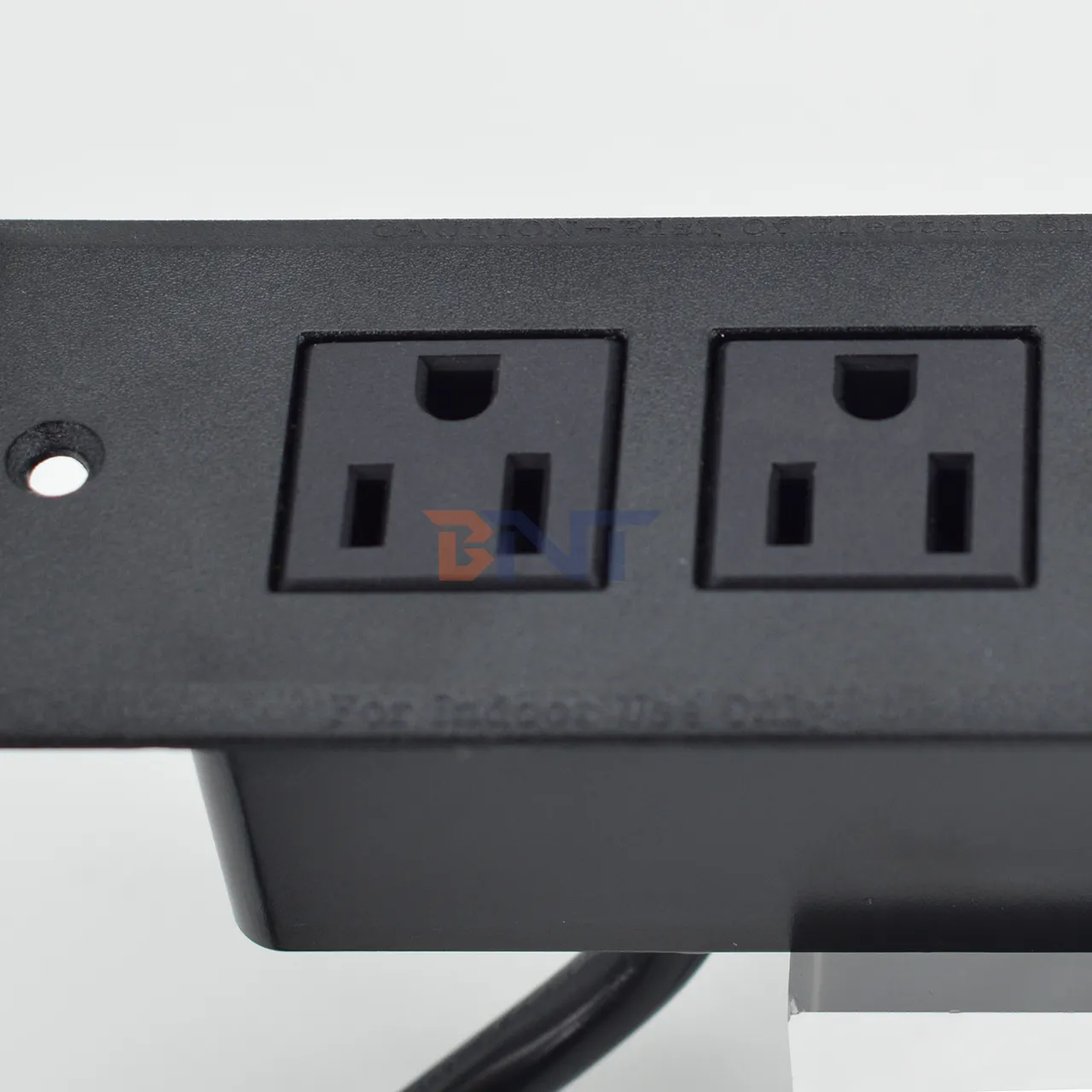Doubles prises et ports USB dans une prise de courant à différents niveaux pour les meubles de multiprise