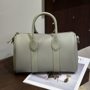 Sac à main bandoulière pour femme en cuir de vachette première couche, style rétro, design de niche, fabrication OEM, de Guangzhou, au design raffiné et tendance - Product Image 1