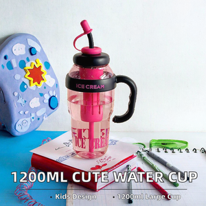 Mignonne tasse d'été grande capacité 1300 ml, double usage (à boire directement ou avec paille), avec motifs mignons et pailles pour les sorties en plein air - Product Image 4