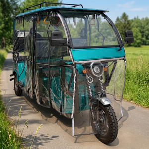 Triciclo de Pasajeros con Carrocería Verde Azulado, Horquilla Cromada, Resorte, Faro Redondo y Neumático Delantero con Nudos para Paseos en Pueblo - Product Image 1