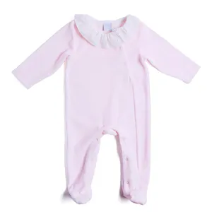 2022批发婴幼儿服装粉色天鹅绒连体柔软可爱彼得潘领女婴长袖脚部
