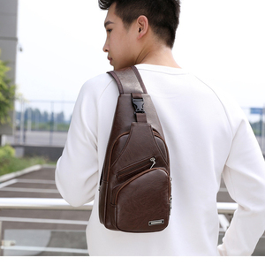 Sac bandoulière personnalisé en cuir véritable pour homme avec port de chargement USB Expédition rapide Commande urgente Réduction tarifaire - Product Image 4