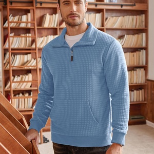 Sweat-shirt à capuche léger pour homme en tissu gaufré avec logo brodé personnalisé et poche kangourou - Product Image 4