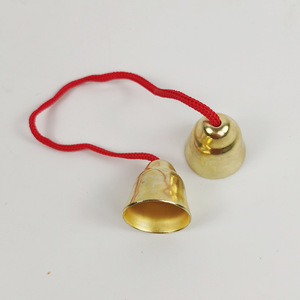 Campanas para niños chapadas en latón con cordón rojo, instrumento musical para niños de 2 a 4 años - Product Image 1