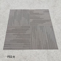 Usine en gros de bonne qualité grand modulaire 50x50 peler bâton tapis carreaux motif moderne Puzzle pour salon bon pour la maison