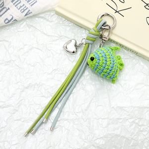 Llavero de macramé hecho a mano con forma de pez, accesorio de moda para mujer, borla larga de cuero PU, accesorios de ropa, llavero de ganchillo con forma de animal para niñas - Product Image 5