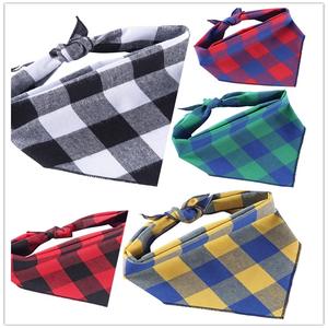 Vente en gros de bandana en microfibre pour chien de style européen américain bandana pour animaux de compagnie en triangle bandana personnalisé pour chiot imprimé chien pour l'extérieur - Product Image 3