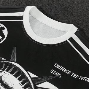 Camiseta de Manga Larga para Hombre, Estilo Retro Hip-Hop Urbano, Personalizada, con Estampados Gráficos Digitales de Gran Tamaño Sudadera Casual de Cuello Redondo para Hombre - Product Image 4