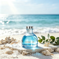 Bouteille diffuseur en verre bleu 50 ml pour parfum et aromathérapie automobile avec bouchon et bâtonnets en rotin