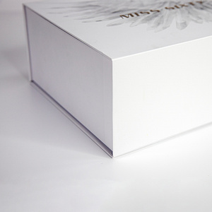Caja de Regalo de Cartón Rígido Blanco con Tapa Magnética y Logotipo Personalizado - Product Image 5