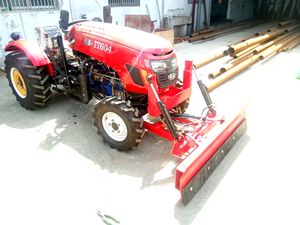 Hochwertiger Frontschneepflug für 15-40 PS Traktoren, Breite Klinge und Langlebiges Design für Effiziente Schneeräumung zu Hause & auf dem Bauernhof - Product Image 3