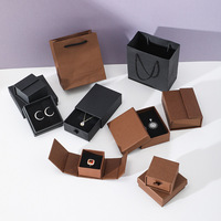 Boîte à bijoux en bois avec logo personnalisé, texture bois, aimant, pour ranger bagues, boucles d'oreilles, colliers, bracelets