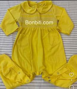 Combinaison bébé classique à col Peter Pan jaune avec smocks - Combinaison une pièce à manches longues de style vintage - Product Image 3