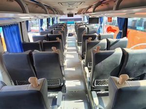 Lujo Yu-Tong ZK6122 Diesel Tour Autobús de pasajeros 48 asientos Conducción a la izquierda Transmisión manual Euro 3 Emisión Usado para la venta - Product Image 6