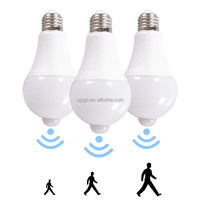 Bombilla LED con Sensor de Movimiento PIR E27, Bombilla de Seguridad Automática del Anochecer al Amanecer para Interiores, Exteriores, Garaje, Porche, Puerta Principal