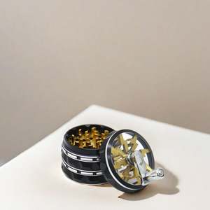 CANNA Wholesale High Quality Best Selling Manual <b>Herb</b> <b>Grinder</b> Lightning Design Hand Shake Aluminum <b>Herb</b> <b>Grinder</b> - Product Image 3