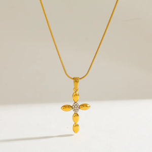 Collar de Mujer con Colgante de Cruz y Corazón, Chapado en Oro de 18K, Acero Inoxidable 304 con Circonita, Estilo Casual, Cadena de Cable, para Uso Diario - Product Image 4