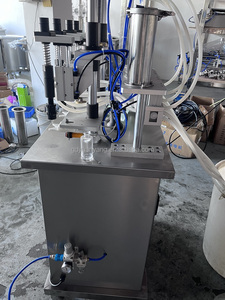 Remplisseur automatique de <span class=keywords><strong>seringue</strong></span> de bouteille de machine de remplissage de parfum des prix bon marché de la CE pour le parfum d'<span class=keywords><strong>huile</strong></span> essentielle - Product Image 2
