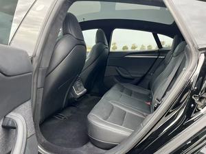 <span class=keywords><strong>Tesla</strong></span> <span class=keywords><strong>Model</strong></span> <span class=keywords><strong>S</strong></span>: Donde la velocidad excesiva se une al lujo refinado. Libertad de movimiento a largo alcance, rendimiento sin compromisos. - Product Image 4