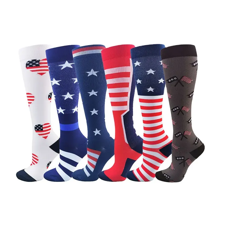 ถุงเท้ายาวถึงเข่าสำหรับผู้หญิงและผู้ชายถุงเท้ารัดกล้ามเนื้อแบบยืดหยุ่นสำหรับเทศกาลธงสหรัฐอเมริกา