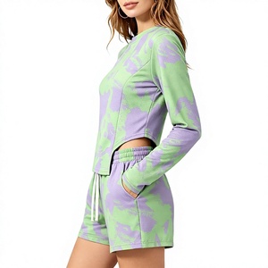 Ensemble 2 pièces pour femmes, vert tie-dye, haut asymétrique à manches longues et short, tenue de streetwear tendance assortie - Product Image 3