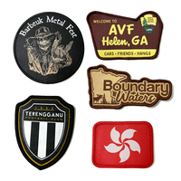 Badges brodés personnalisés en gros pour usine, thermocollants pour vestes en jean, motifs en tissu, conception de carton, forme personnalisée durable gratuite