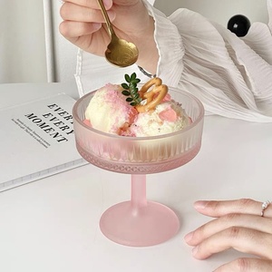 Vaso de Vidrio de Pared Simple de 200 ml con Diseño en Relieve, Color Rosa Esmerilado, para Helado o Postre, con Tallo Alto - Product Image 5