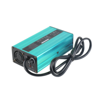 Chargeur de batterie portable LiFePO4 24V 29.2V à décharge profonde 24V 8A 240W pour diverses applications