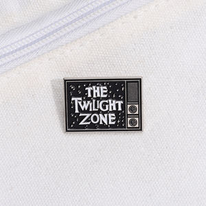 Dessin animé noir et blanc <span class=keywords><strong>TV</strong></span> la zone crépusculaire émail broche texte alliage sac à dos Badge vêtements accessoires cadeau bijoux - Product Image 2
