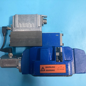 R901395350 4WRLE16W180SJ-4X/MXY/24A1 วาล์วควบคุมทิศทางแบบสัดส่วนสองระดับชนิดควบคุมด้วยสัญญาณนำร่อง ตอบสนองรวดเร็ว - Product Image 1