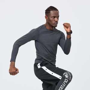 Camisa duradera de manga larga para hombre que absorbe el sudor para entrenamiento de gimnasia con diseño antirozaduras - Product Image 4