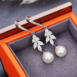 Eleganti Orecchini Pendenti Lunghi Effetto Perla per Donne, Gioielli alla Moda che Valorizzano il Viso - Product Image 4
