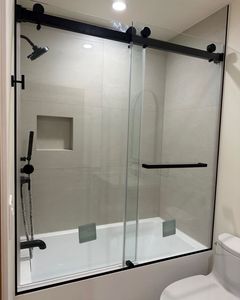 Porte de douche coulissante double sans cadre, porte coulissante en verre pour salle de bain à cadre étroit - Product Image 3