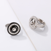 Bague circulaire pour femme, sertie de cristaux, plaquée noir et argent, deux options de couleur, disque rotatif en acier inoxydable