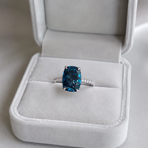 Anello Elegante con Design a Quattro Punte per Donne - Product Image 6