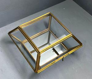 Boîte à bijoux décorative en laiton et verre/miroir utilisée pour la présentation et le rangement de bijoux Fournisseur d'Inde - Product Image 3