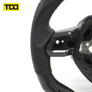Volante de carreras de fibra de carbono TDD compatible con Lamborghini, 3 radios, negro con costuras verdes - Product Image 2