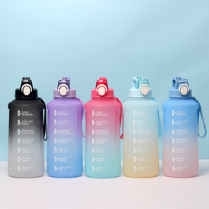 Bouteille d'eau colorée dégradée 2L Logo personnalisé Grande capacité Paille de fitness en cours d'exécution Bouteille en plastique étanche pour le camping - Product Image 2