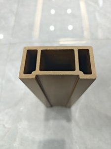 Colonne WPC 90*45mm au design moderne, écologique et longue durée de vie pour garde-corps/rampe de terrasse (composite bois-plastique) - Product Image 2
