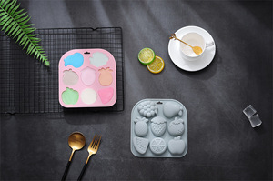 Moule à gâteau en silicone antiadhésif à 8 cavités, motif fruits, de qualité alimentaire, réutilisable, mignon, magnétique, pour chocolat, bonbons et glaçons DIY - Product Image 2