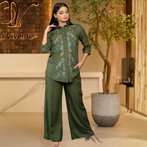 Conjunto de Pantalón y Camisa de Rayón Twill Verde Oliva, Transpirable, Duradero y de Lujo para Mujer, en Tendencia - Product Image 4