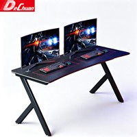 Bureau de jeu en fibre de carbone de l'usine de Foshan avec pieds en métal en forme de K et éclairage rouge