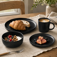 Service de table de luxe 16 pièces en grès céramique, finition noir mat, compatible lave-vaisselle et four, assiettes, bols et tasses réutilisables pour la maison