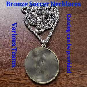 Personalizado Club de Fútbol Diseño de Logotipo de Marca Collar Colgantes Vintage Joyería Fans Aleación Mosquetón Llavero Logo Servicio Incluido - Product Image 2