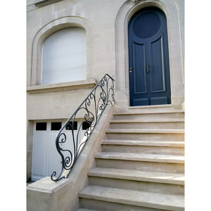 Balustrades et mains courantes extérieures en fer forgé personnalisées, conceptions de <span class=keywords><strong>garde</strong></span>-<span class=keywords><strong>corps</strong></span> d'escaliers en métal pour maisons et hôtels en plein air - Product Image 3