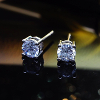 Pendientes de Oro de 18K con Diamantes Redondos de Laboratorio, Engaste de Cuatro Garras, Delicados, Elegantes, Atemporales, Minimalistas, con Cierre de Rosca