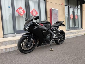 Moto sportive d'occasion Honda CBR1000 Supr Sport 1000cc refroidie par eau, adaptée aux pilotes expérimentés - Product Image 3