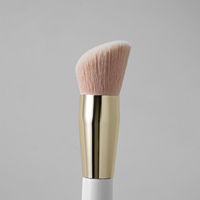 Pinceau à poudre angulaire végétalien professionnel pour le visage, idéal pour le bronzant et le maquillage de finition, outil de beauté personnalisable avec logo