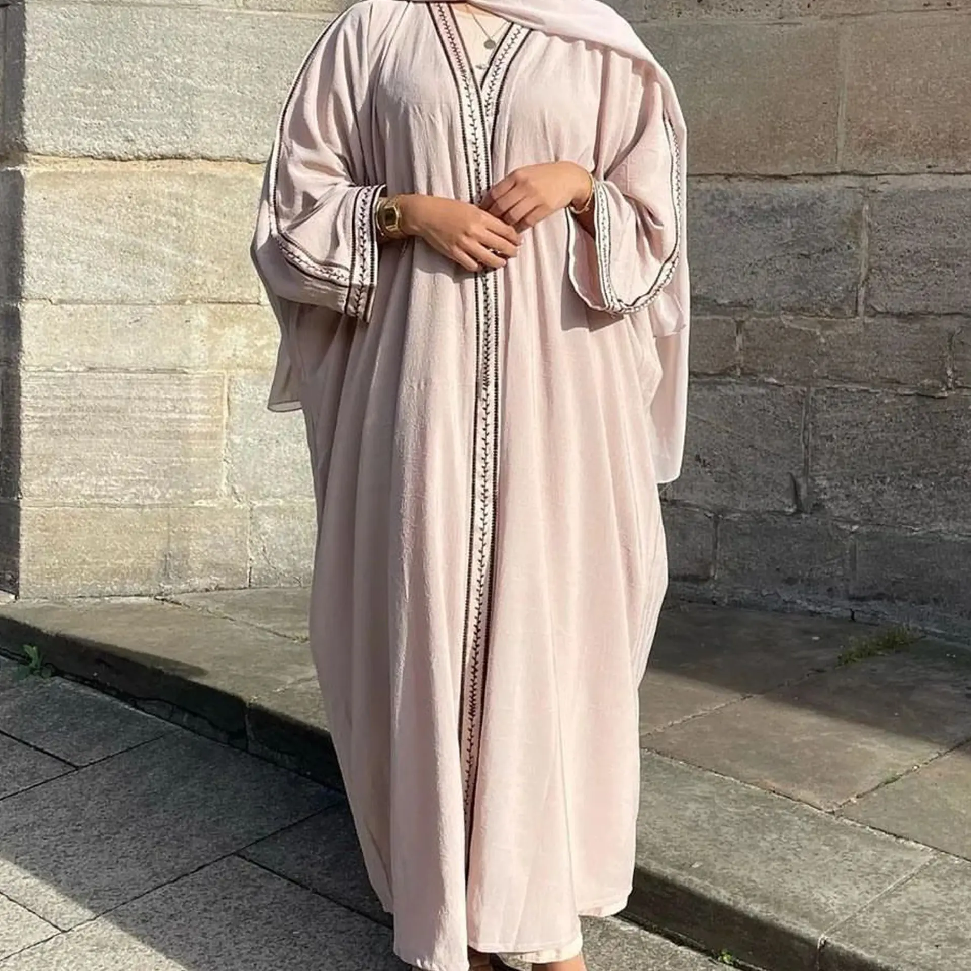 2023 Últimas Dubai Turquia Omã Elegante Personalizado Kaftan Bordado Vestidos Muçulmanos Vestido modesto para mulheres muçulmanas Abaya Dubai Kimonos